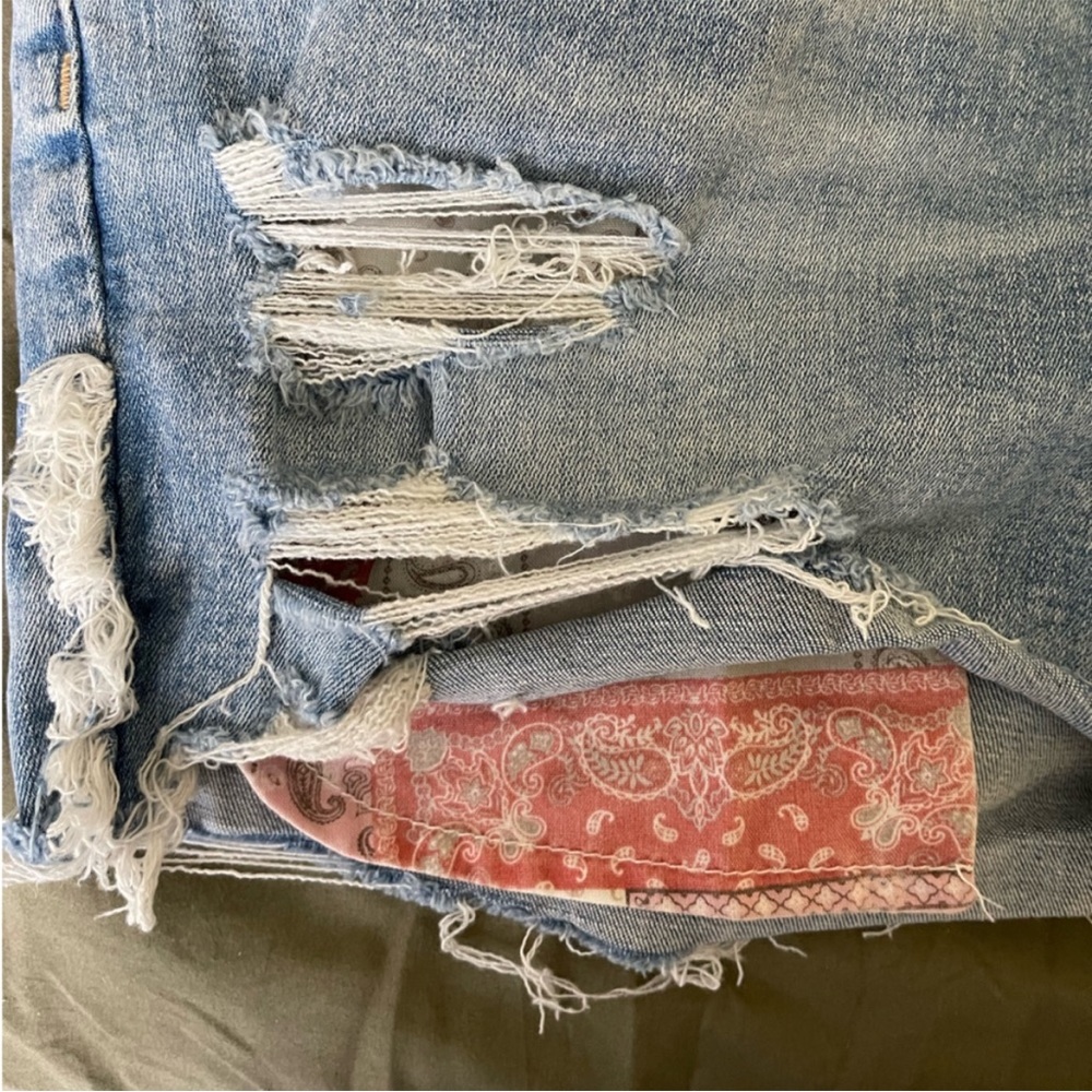 American Eagle Hi Rise Shorts - Picture 2 of 3
